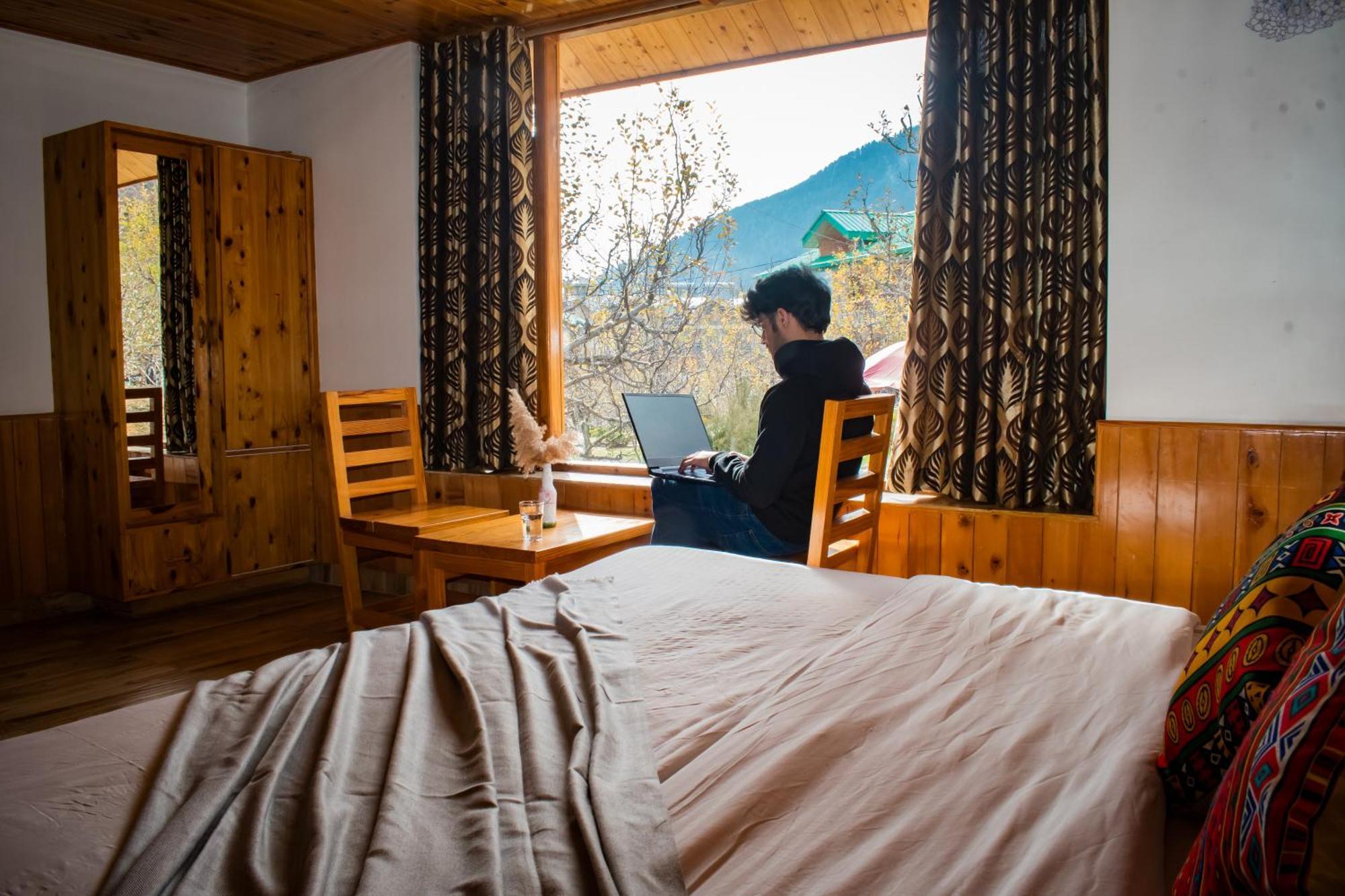 Cascade Mountain Retreat Manali Bed & Breakfast Bagian luar foto